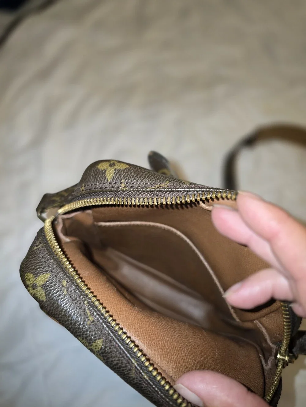 Louis Vuitton compact louis